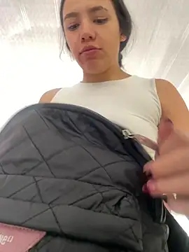 Snapshot of hannahb-e chatting on 02.13.26 hannahb-e online show from 02.13.26