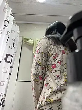 Snapshot of hannahb-e chatting on 02.14.26 hannahb-e online show from 02.14.26