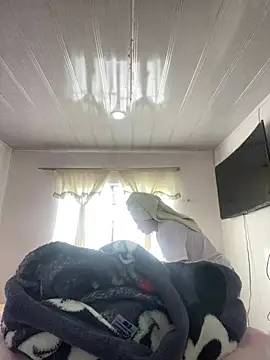 Snapshot of hannahb-e chatting on 02.25.26 hannahb-e online show from 02.25.26