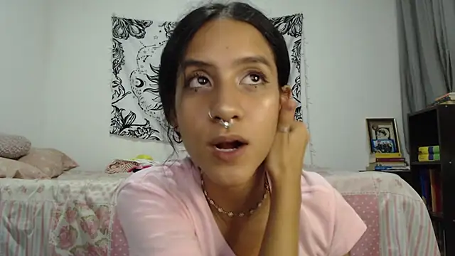 Snapshot of AlinaWoolf_ chatting on 12.04.24 AlinaWoolf online show from 12.04.24