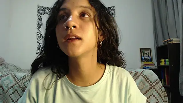 Snapshot of AlinaWoolf_ chatting on 12.19.24 AlinaWoolf online show from 12.19.24