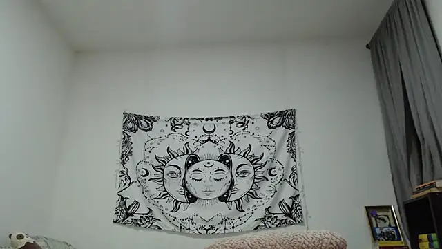 Snapshot of AlinaWoolf_ chatting on 12.26.24 AlinaWoolf online show from 12.26.24