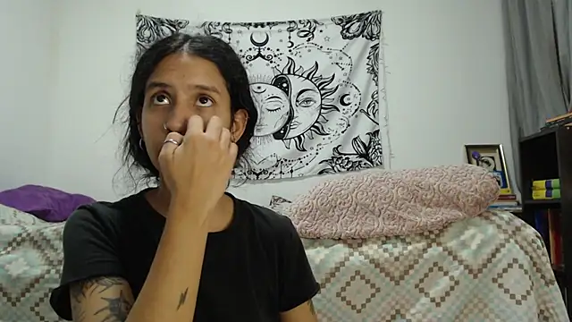 Snapshot of AlinaWoolf_ chatting on 12.27.24 AlinaWoolf online show from 12.27.24