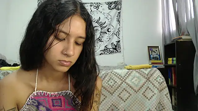 Snapshot of AlinaWoolf_ chatting on 12.27.24 AlinaWoolf online show from 12.27.24