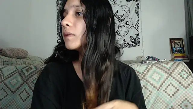 Snapshot of AlinaWoolf_ chatting on 12.28.24 AlinaWoolf online show from 12.28.24