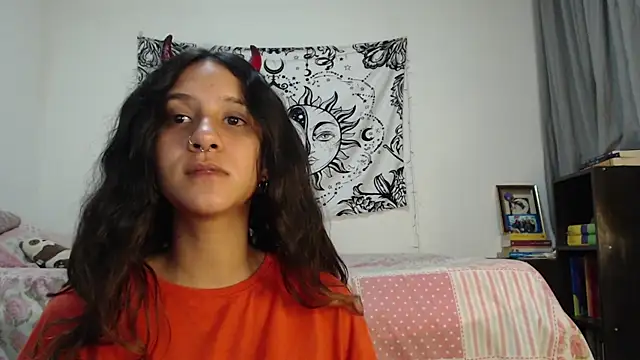 Snapshot of AlinaWoolf_ chatting on 01.11.25 AlinaWoolf online show from 01.11.25