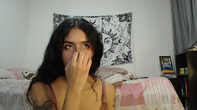 Snapshot of AlinaWoolf_ chatting on 01.11.25 AlinaWoolf online show from 01.11.25