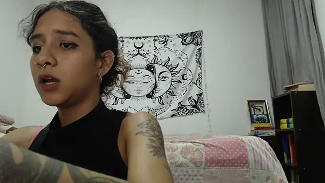 Snapshot of AlinaWoolf_ chatting on 01.13.25 AlinaWoolf online show from 01.13.25