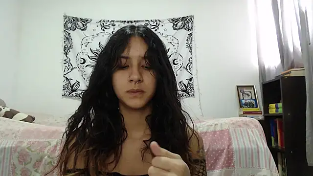 Snapshot of AlinaWoolf_ chatting on 01.17.25 AlinaWoolf online show from 01.17.25