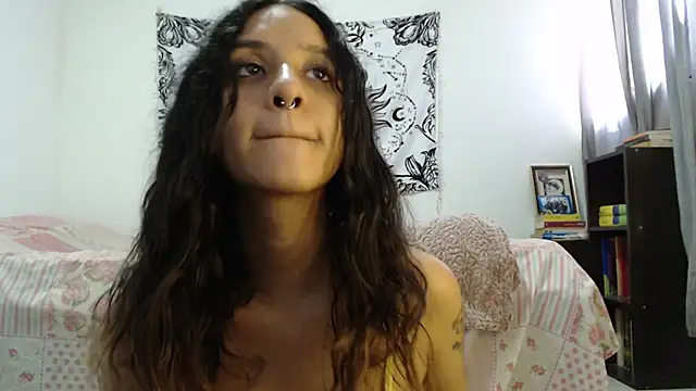 Snapshot of AlinaWoolf_ chatting on 01.28.25 AlinaWoolf online show from 01.28.25