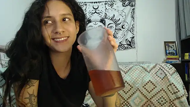 Snapshot of AlinaWoolf_ chatting on 02.04.25 AlinaWoolf online show from 02.04.25