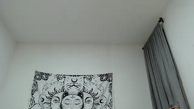 Snapshot of AlinaWoolf_ chatting on 02.04.25 AlinaWoolf online show from 02.04.25