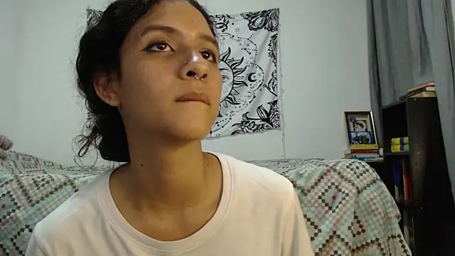 Snapshot of AlinaWoolf_ chatting on 02.07.25 AlinaWoolf online show from 02.07.25