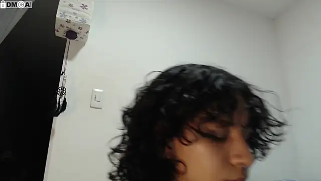 Snapshot of AlinaWoolf_ chatting on 09.16.25 AlinaWoolf online show from 09.16.25