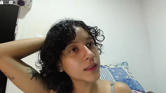 Snapshot of AlinaWoolf_ chatting on 09.19.25 AlinaWoolf online show from 09.19.25