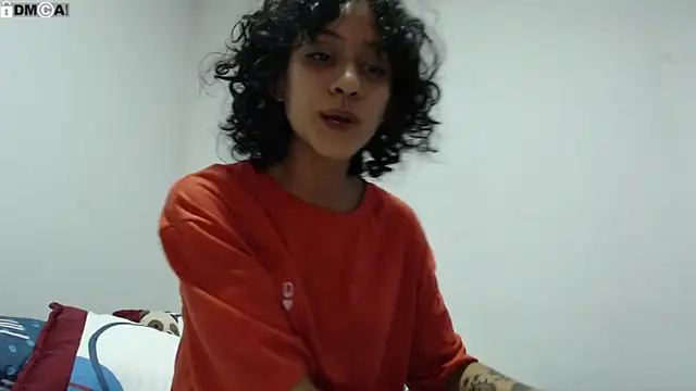 Snapshot of AlinaWoolf_ chatting on 10.03.25 AlinaWoolf online show from 10.03.25