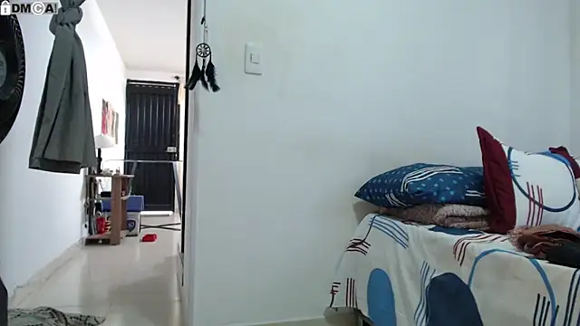 Snapshot of AlinaWoolf_ chatting on 10.31.25 AlinaWoolf online show from 10.31.25