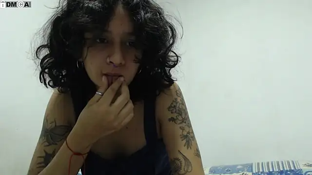 Snapshot of AlinaWoolf_ chatting on 02.25.26 AlinaWoolf online show from 02.25.26