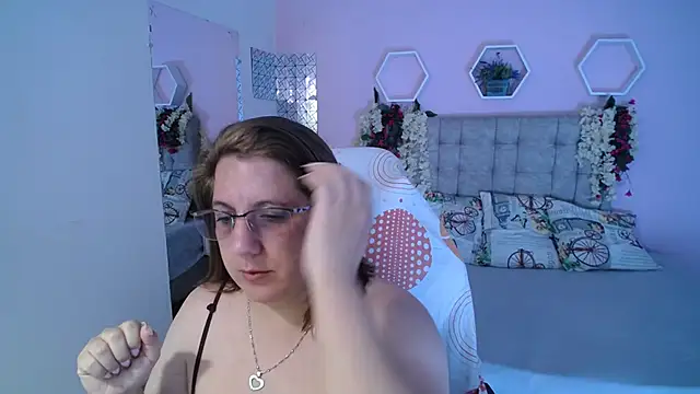 katie joness  online show from 01.12.25