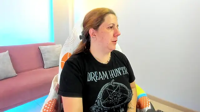 katie joness  online show from 09.30.25