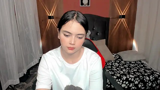 Snapshot of Sarah_angell chatting on 03.21.25 Sarah angell online show from 03.21.25