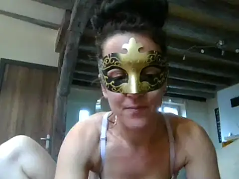 Masquegirlmysterious online show from 11.19.25