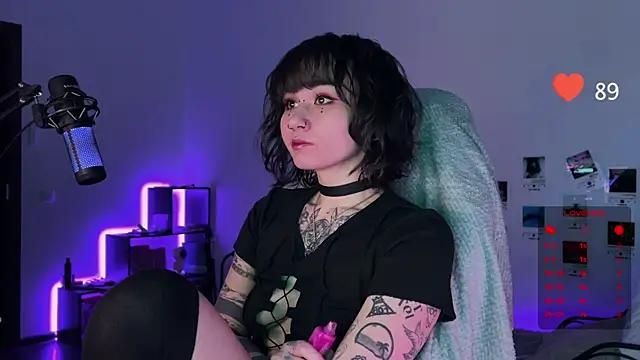 deadlysweet online show from 02.15.25