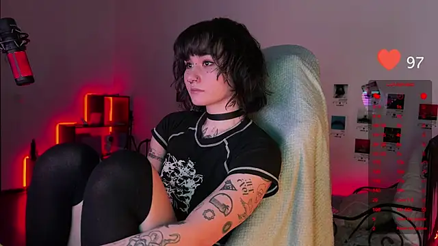 deadlysweet online show from 02.24.25