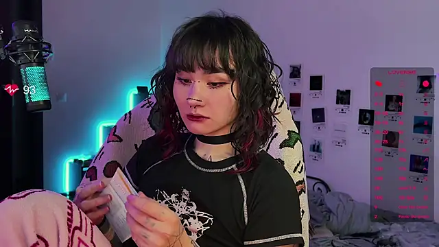 deadlysweet online show from 09.23.25