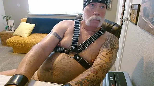 Snapshot of musclebearnips chatting on 06.23.26 musclebearnips online show from 06.23.26