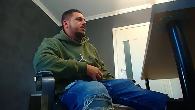 Snapshot of JoshKnights chatting on 09.19.25 JoshKnights online show from 09.19.25