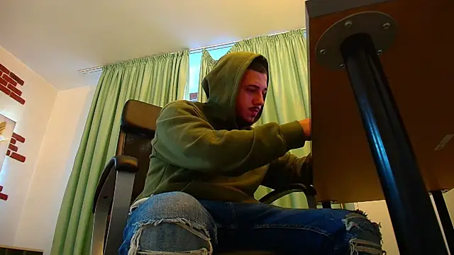 Snapshot of JoshKnights chatting on 09.24.25 JoshKnights online show from 09.24.25