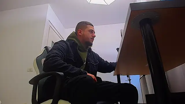 Snapshot of JoshKnights chatting on 10.03.25 JoshKnights online show from 10.03.25