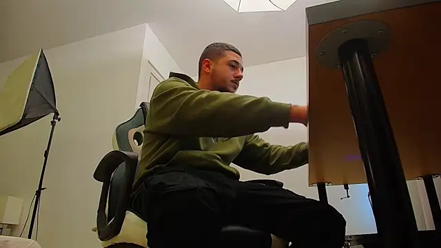 Snapshot of JoshKnights chatting on 10.06.25 JoshKnights online show from 10.06.25