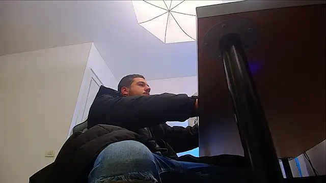 Snapshot of JoshKnights chatting on 10.29.25 JoshKnights online show from 10.29.25