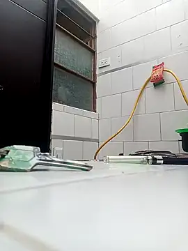 Snapshot of krvdeslalas29 chatting on 01.05.25 krvdeslalas29 online show from 01.05.25