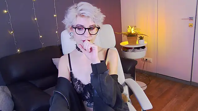 Snapshot of _Moonlight_t chatting on 02.07.25 Moonlight t online show from 02.07.25