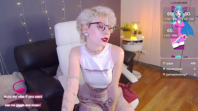 Snapshot of _Moonlight_t chatting on 02.08.25 Moonlight t online show from 02.08.25