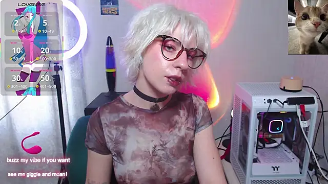 Snapshot of _Moonlight_t chatting on 10.11.25 Moonlight t online show from 10.11.25