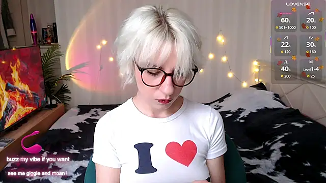 Snapshot of _Moonlight_t chatting on 11.24.25 Moonlight t online show from 11.24.25