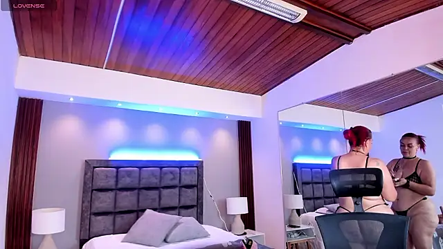 victoria mooree online show from 02.04.26