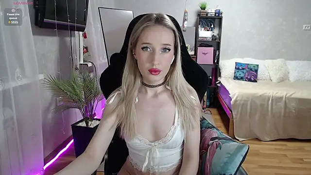 Little Soph online show from 01.25.25