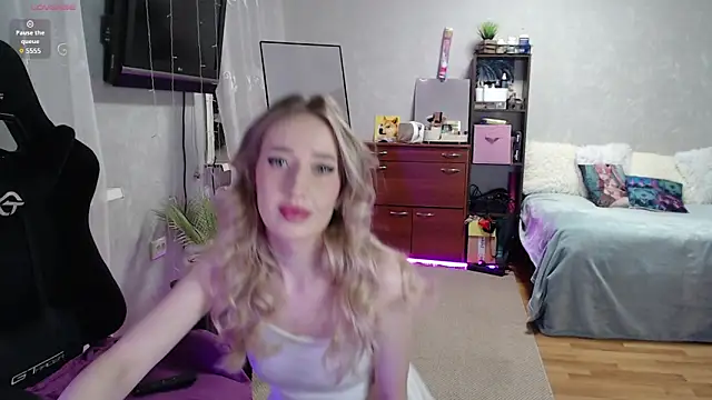 Little Soph online show from 03.04.25