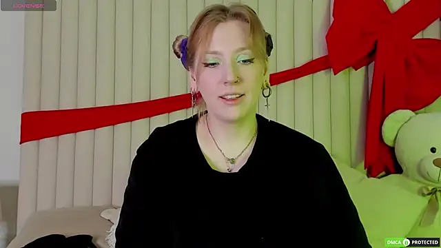Snapshot of RachelCart chatting on 04.20.26 RachelCart online show from 04.20.26