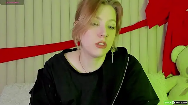 Snapshot of RachelCart chatting on 04.27.26 RachelCart online show from 04.27.26