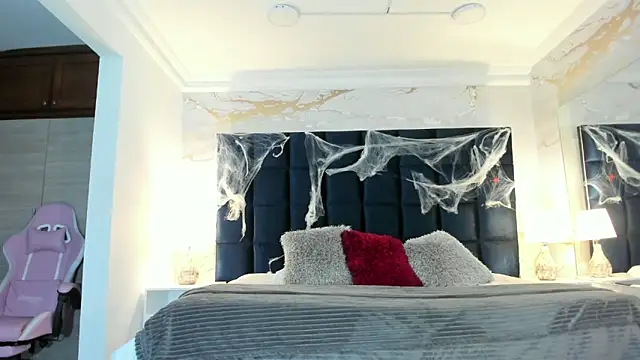 EVELIN MASON online show from 10.21.25