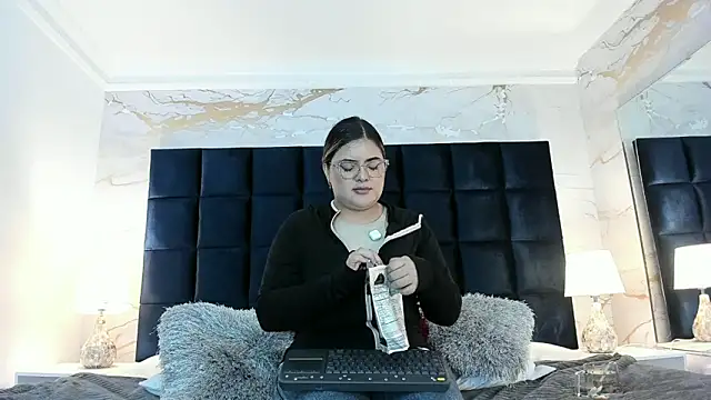 Snapshot of EVELIN_MASON chatting on 04.25.26 EVELIN MASON online show from 04.25.26