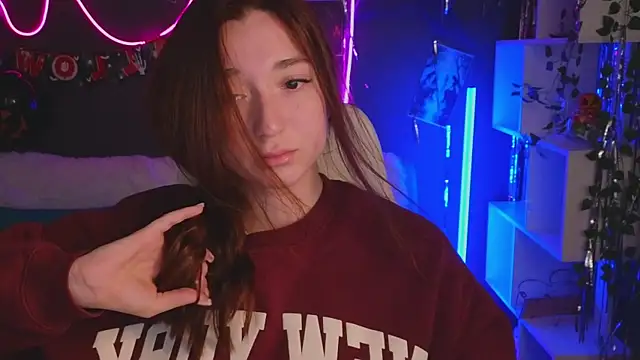 YasmineWest online show from 10.28.25