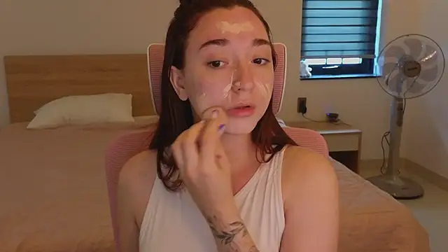 Snapshot of YasmineWest chatting on 03.18.26 YasmineWest online show from 03.18.26