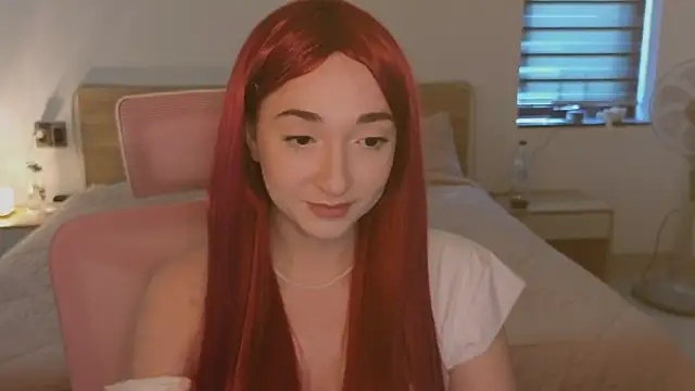 Snapshot of YasmineWest chatting on 04.08.26 YasmineWest online show from 04.08.26
